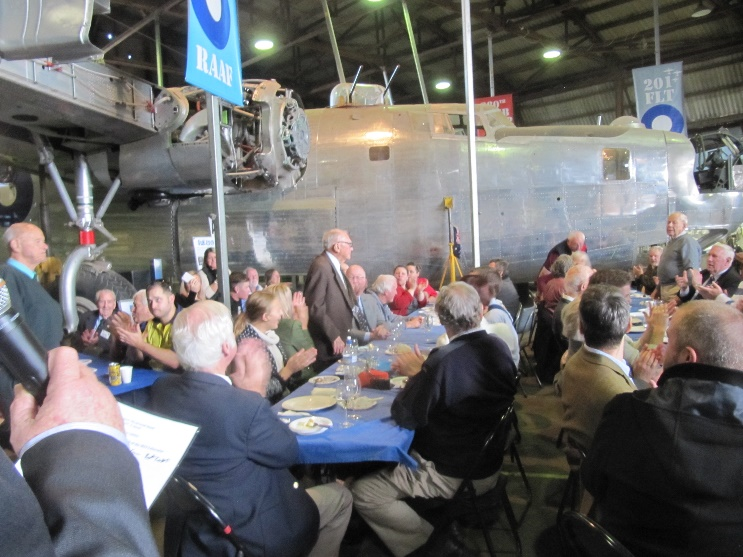 201604-lunch-under-wing.png